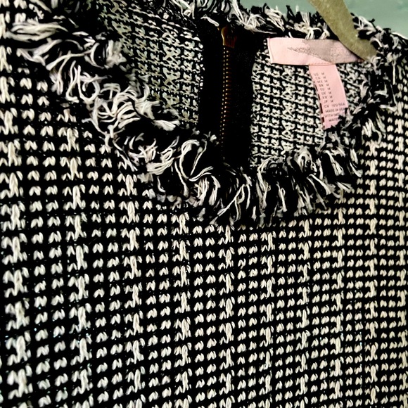 Crop Top, black/white. Forever 21. - Picture 3 of 5